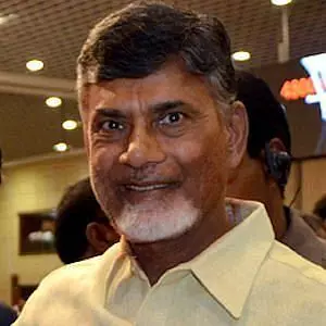 Chandrababu helps accident victims
