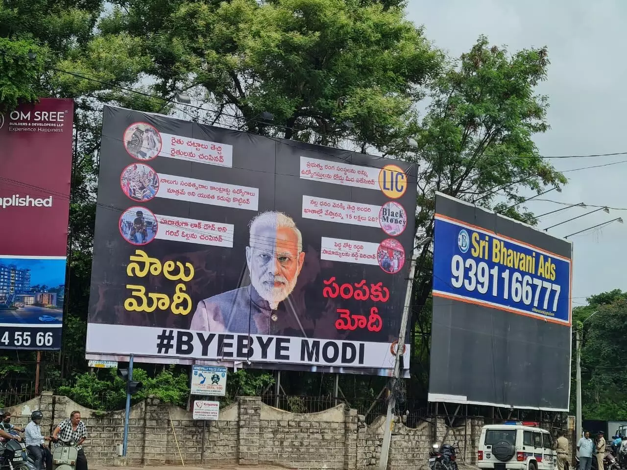 Flexes against PM  Modi in Hyderabad ahead of his visit