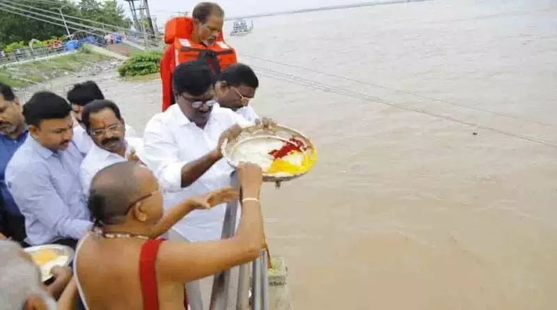 Puvvada Ajay prays to Godavari to recede