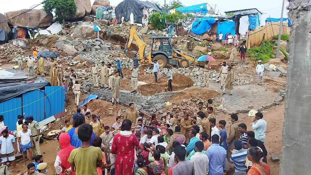 Officials demolish slum built illegally in Jubilee Hills
