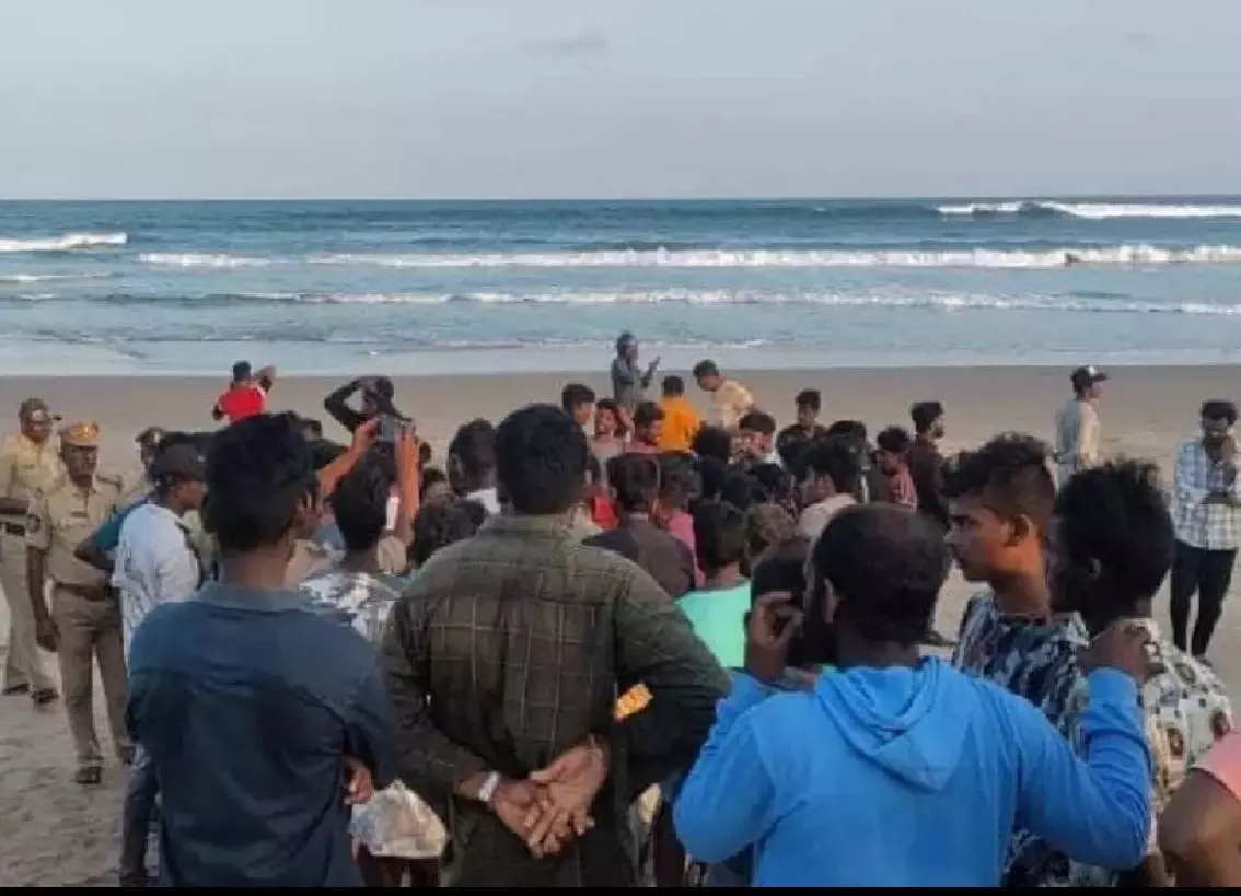 7 students drowned in sea at Pudimadaka beach, one dies, one rescued