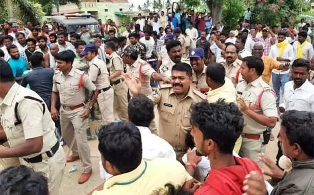 YSRCP, TDP men lock horns during Chandrababu visit in Kuppam