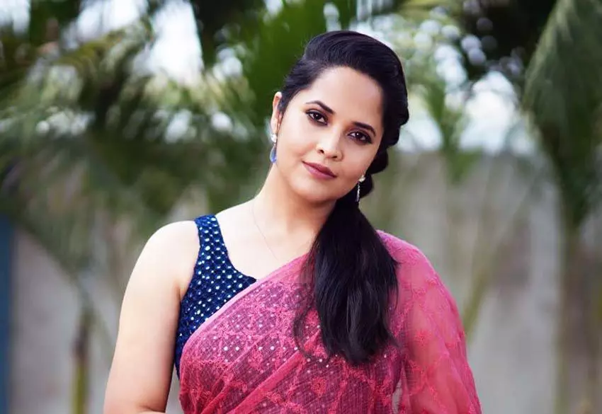 Anasuya posts a cryptic tweet; gets trolled by VD Fans