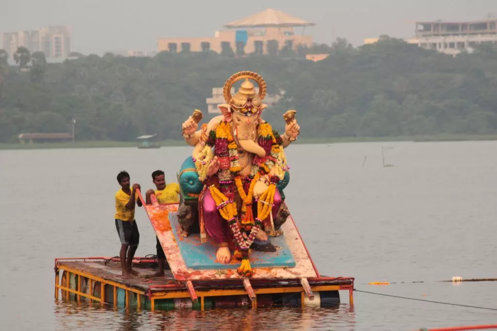 Telangana High Court bans immersion of PoP Ganesh idols in Hussain Sagar, other lakes
