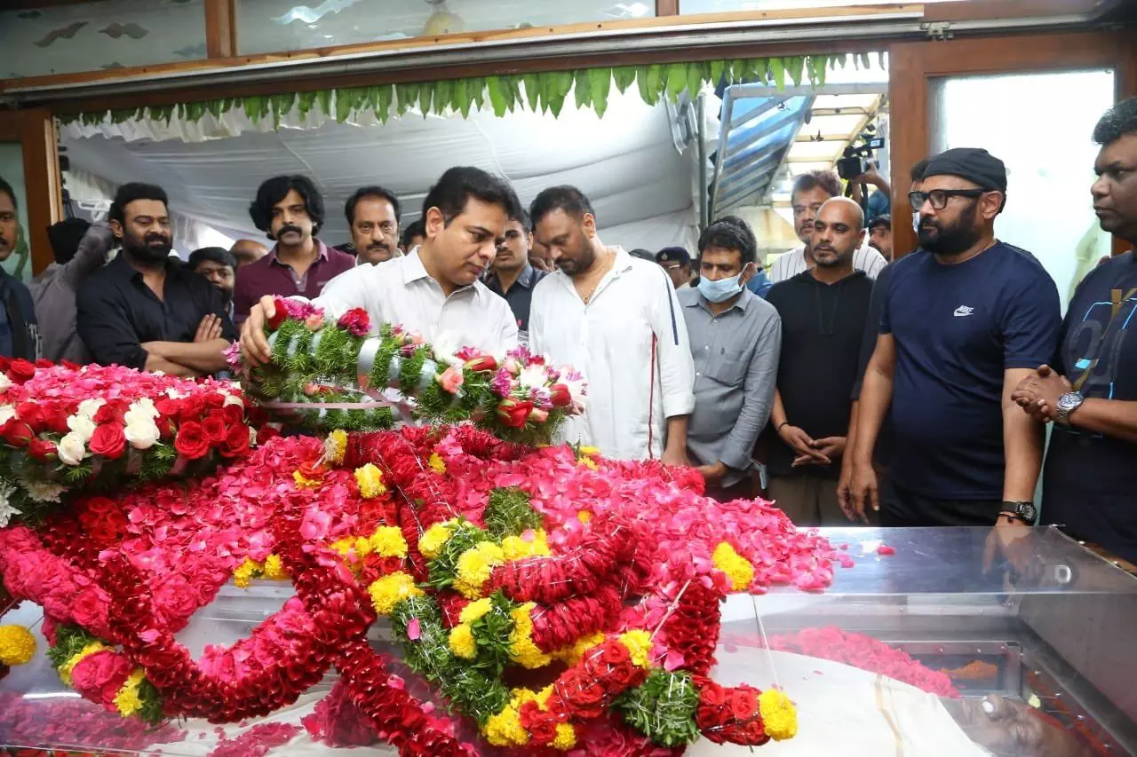 KTR, Naidu, Chiranjeevi, Telugu film industry pay respects to Krishnam Raju