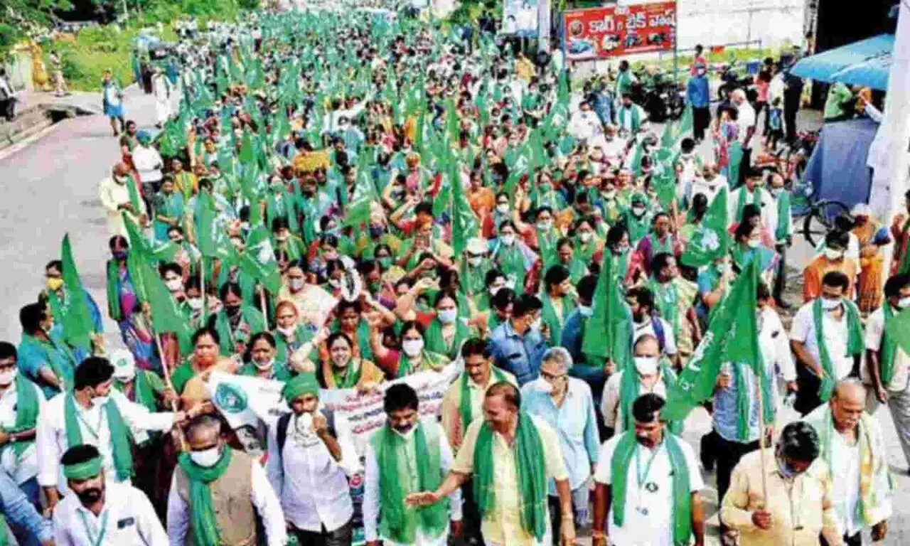 Farmers Maha Padayatra to arrive in Rajahmundry, YSRCP to hold a counter meeting