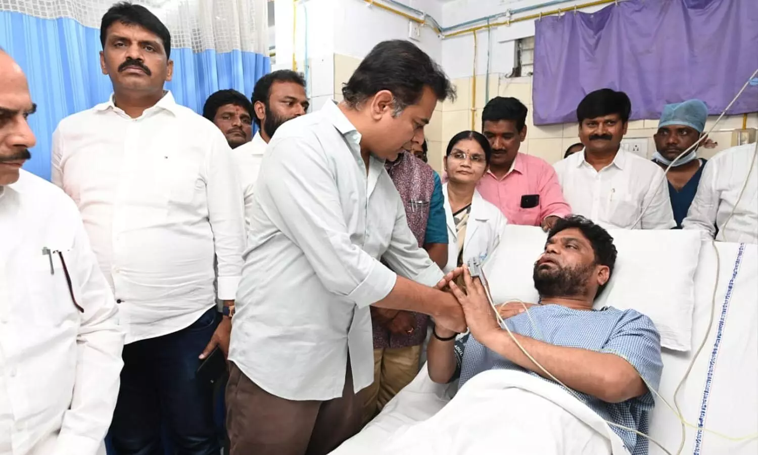 K T Rama Rao meets TRS activists injured in Palivela