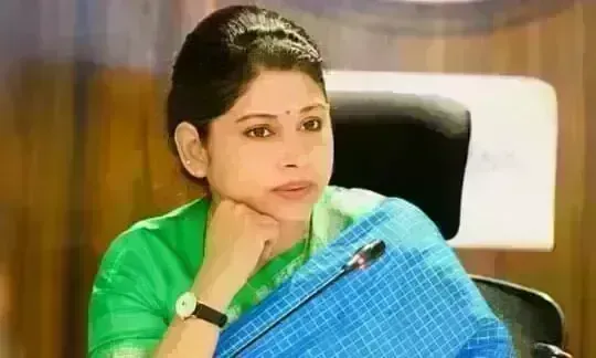 Smita Sabharwal strikes again, suggests people would be forced to take to arms