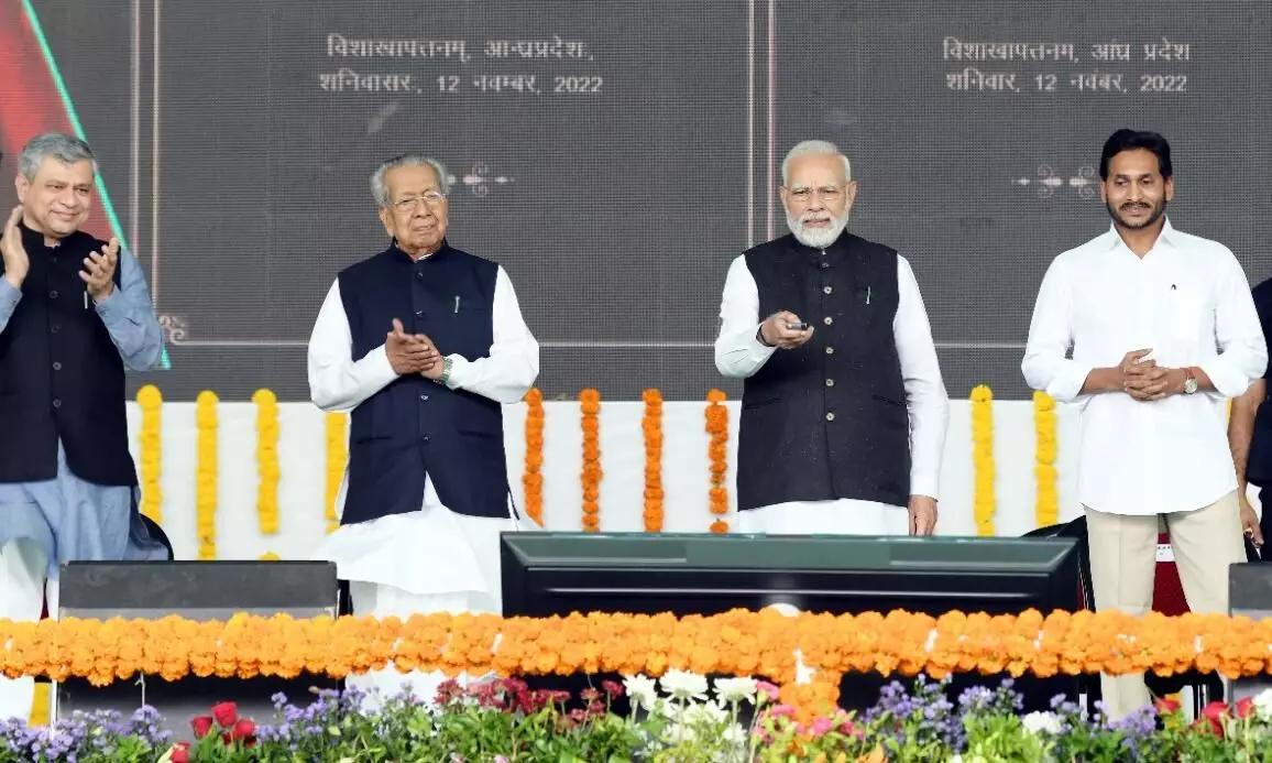 Modi lavishes praise on AP and Telugus, skirts contentious issues