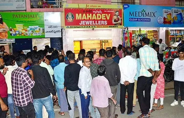 Rachakonda police arrest 6 for Mahadev Jewellers robbery in Nagole