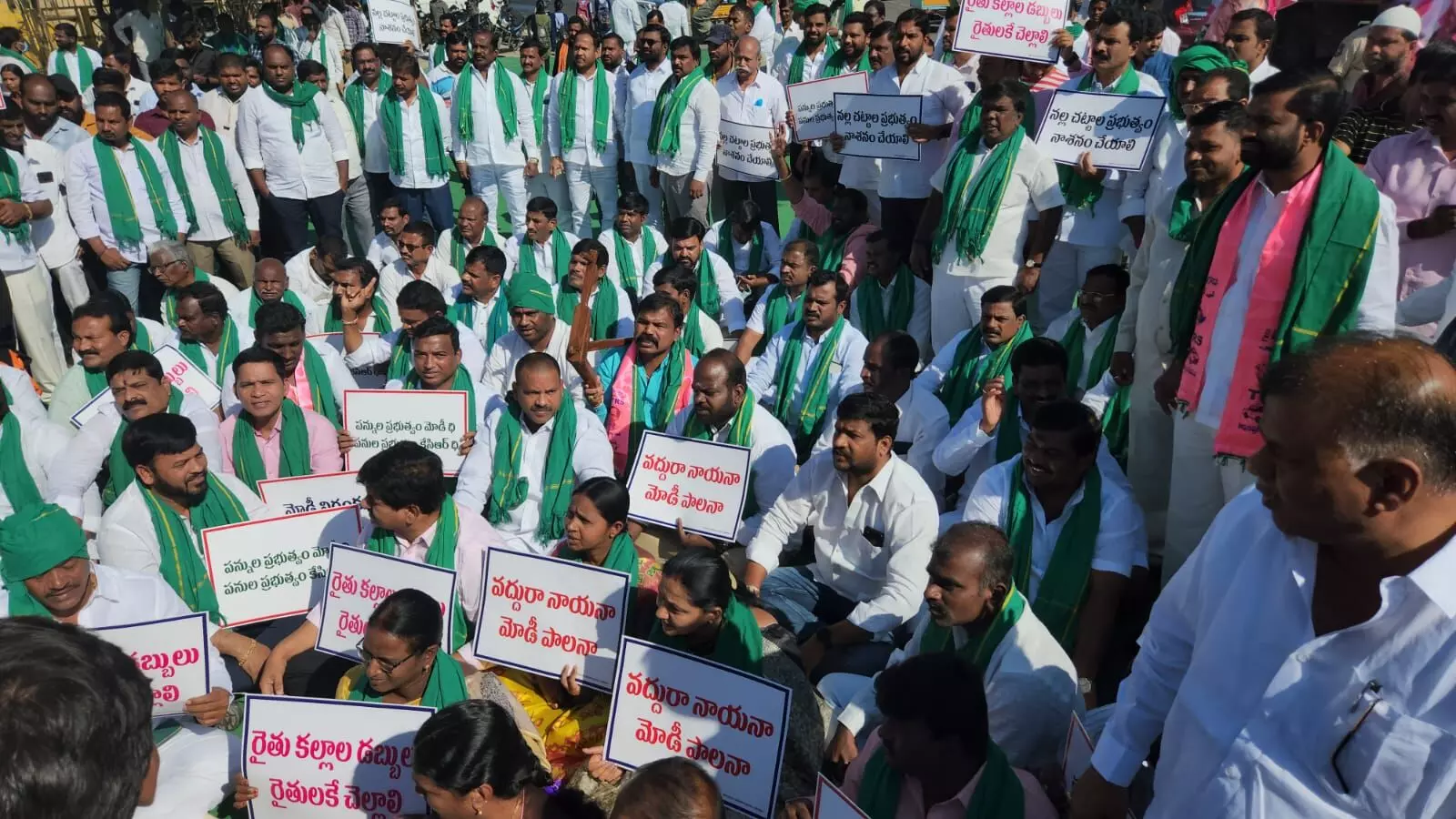 BRS protests across Telangana against Centres hypocrisy on MGNREGS funds