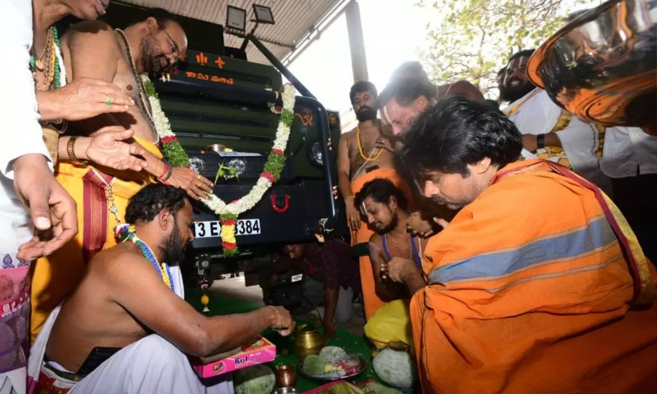 Pawan Kalyan launches Varahi at Kondagattu temple