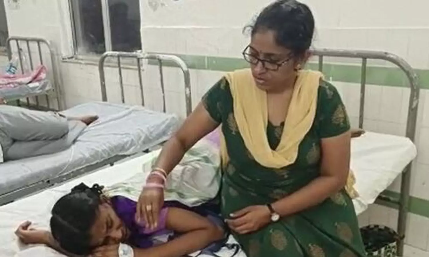 Minor girl injected with unknown drug, miscreants flee as she faints