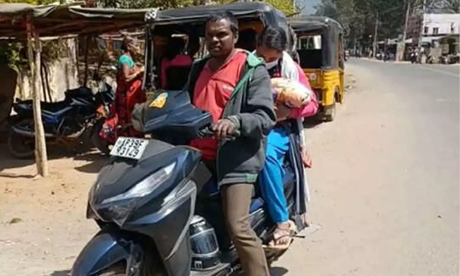 As KGH refuses ambulance, couple carry dead infant on two-wheeler; Good Samaritans help en route