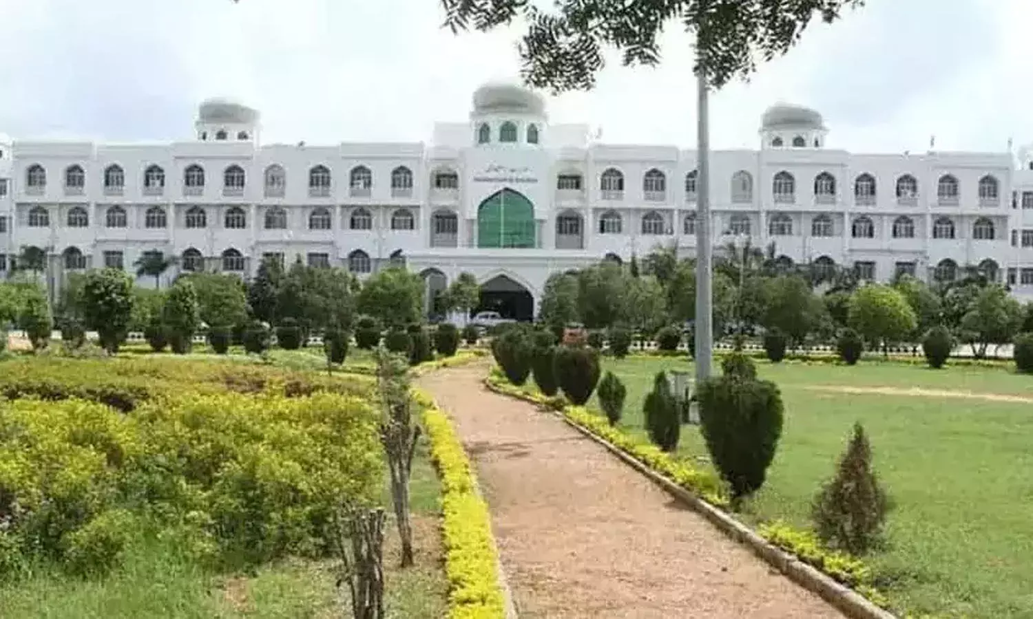 Maulana Azad National Urdu University bags top prize in Telangana Garden Festival