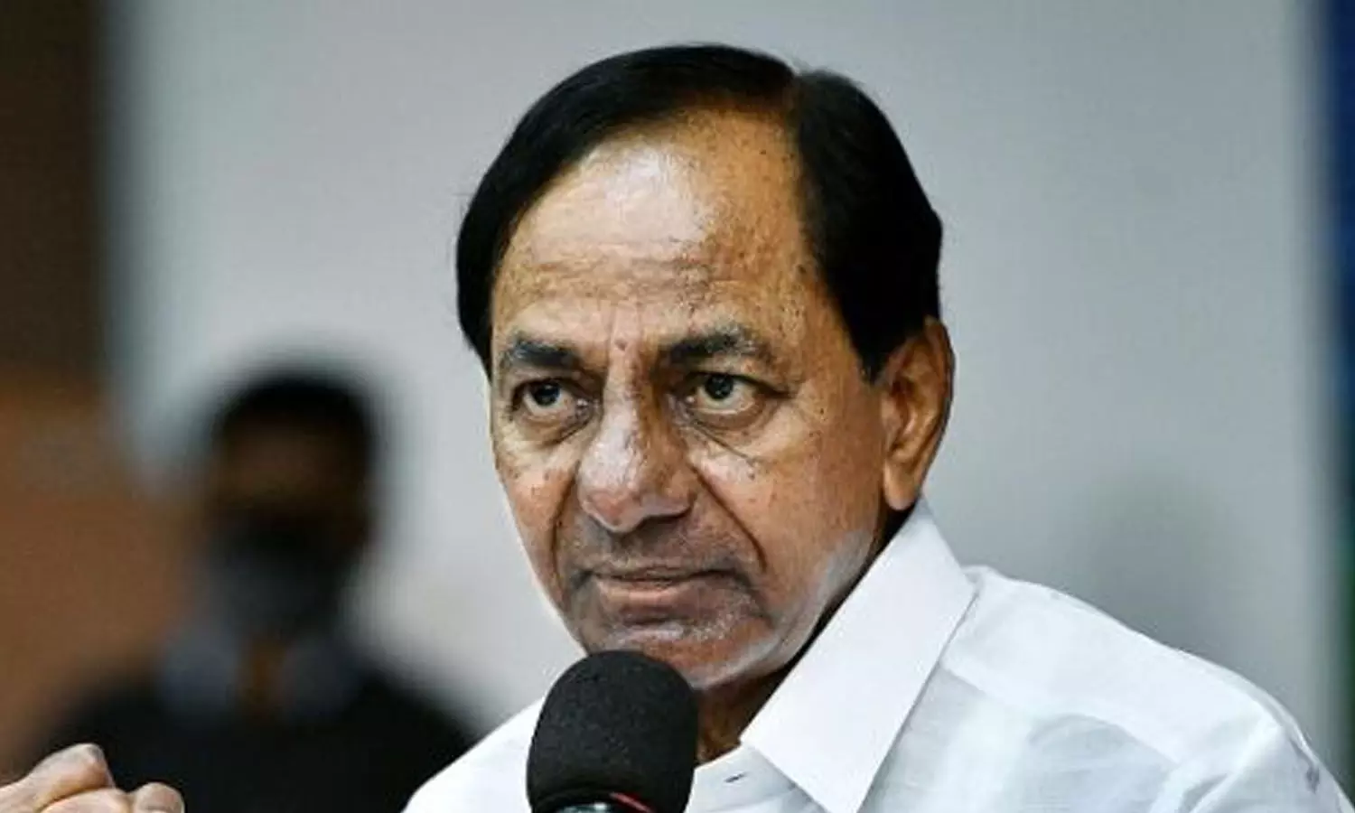 KCR suffers abdominal discomfort, tests reveal small ulcer