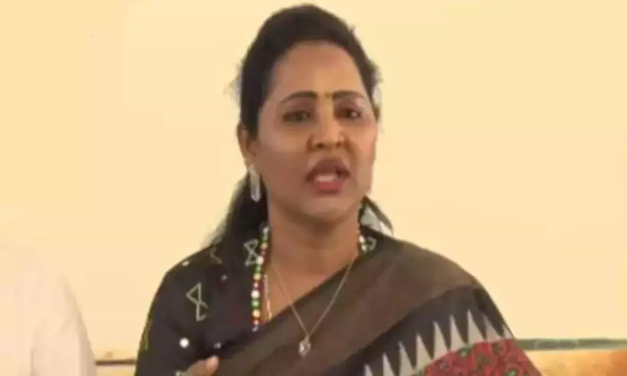 Suspended MLA Undavalli Sridevi to support Amaravati; vows to give return gift to YSRCP