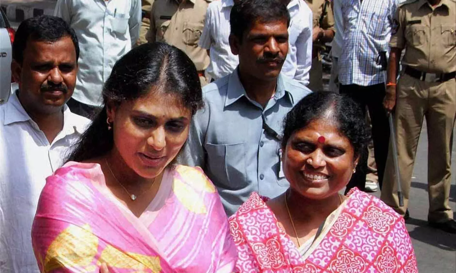 Slapgate: YS Sharmila granted bail, YS Vijayalakshmi blasts BRS govt