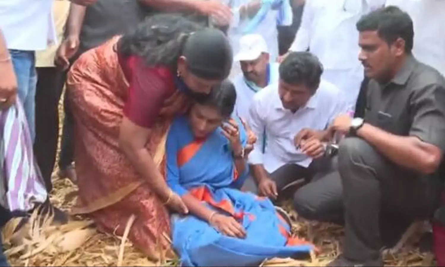 YS Sharmila suffers dizziness in Khammam tour, party says heatstroke