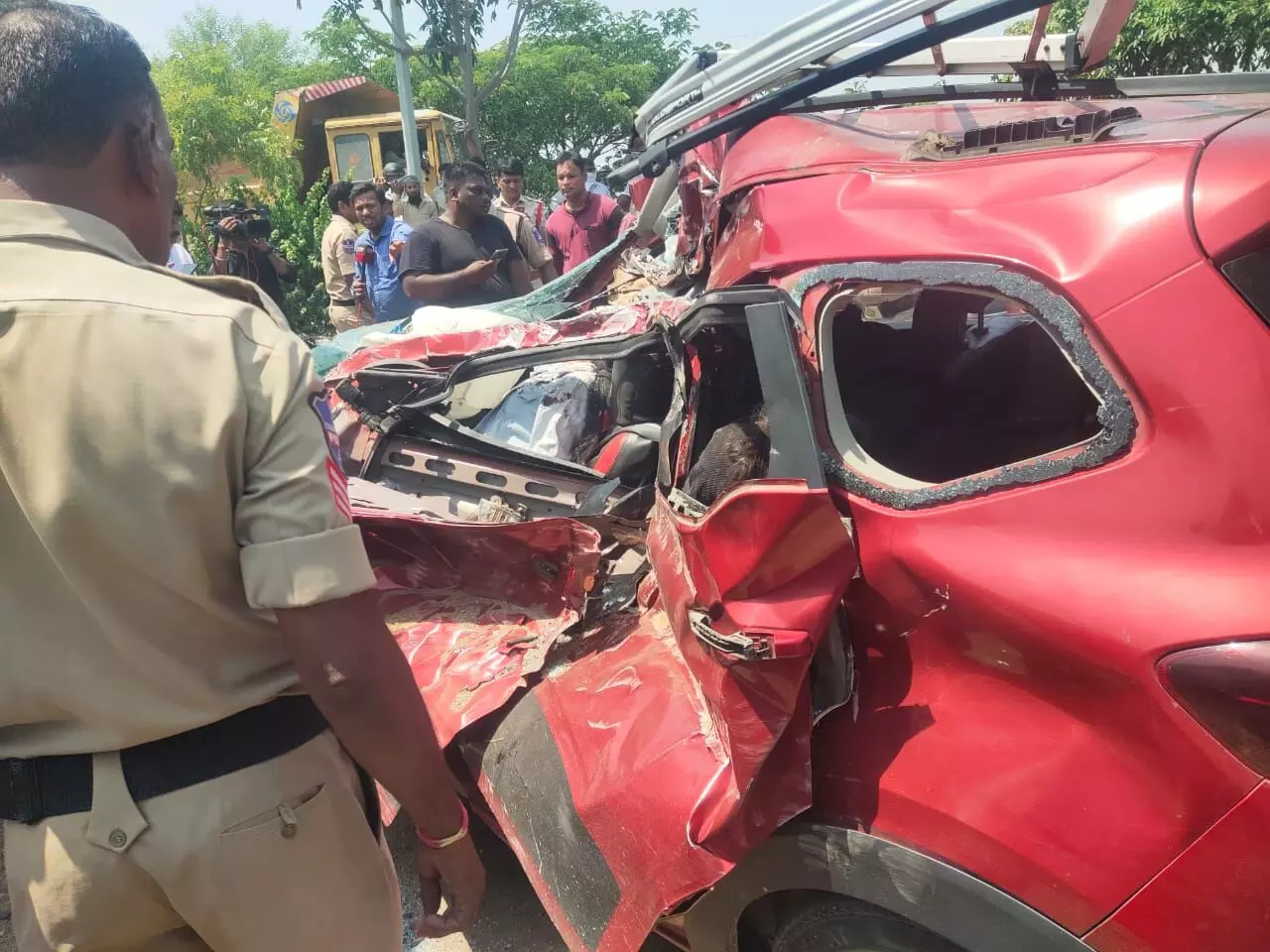 Bachelors party turns tragic: 4 killed in Narsingi as car crashes into lorry