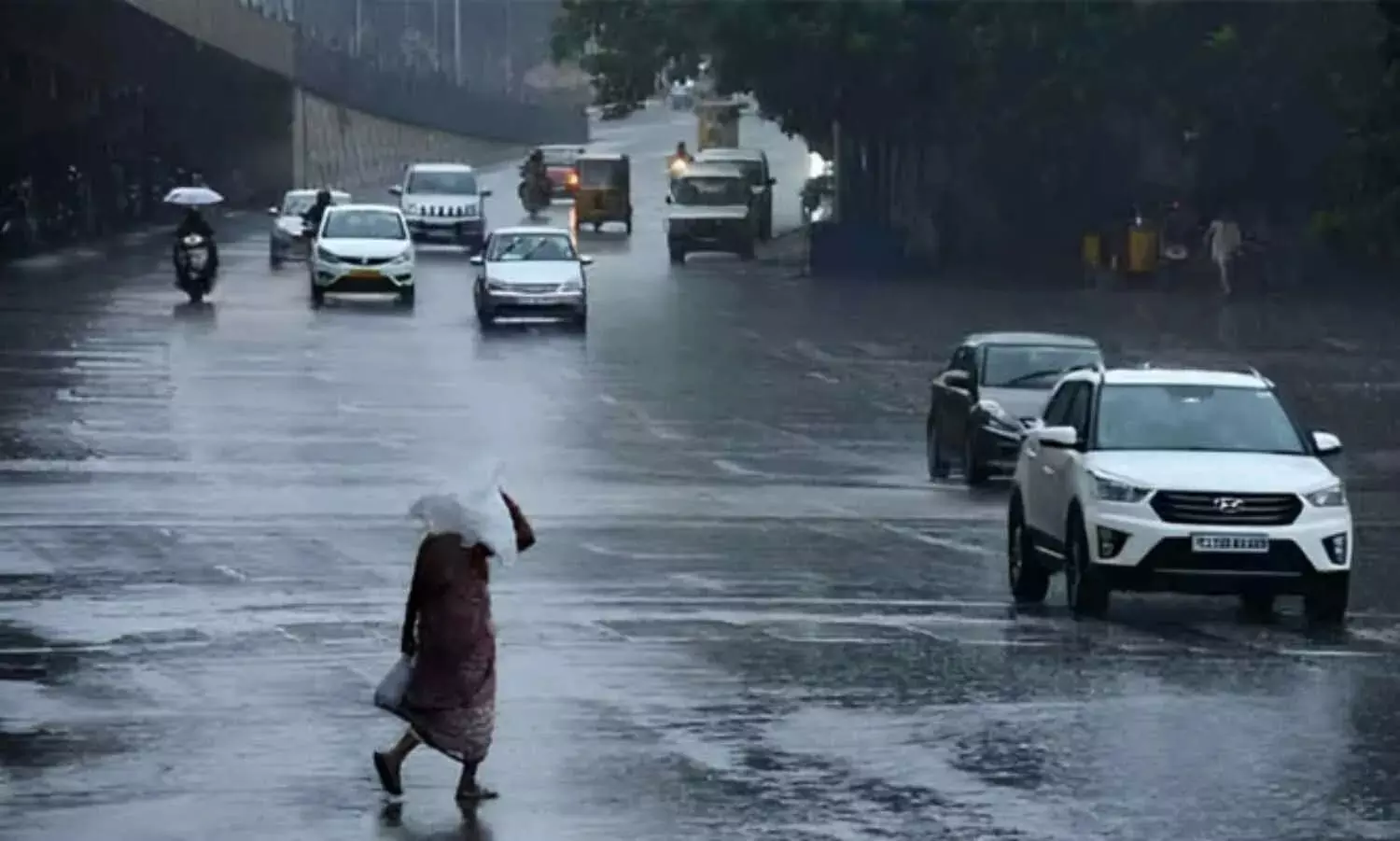 Heavy rains lash central Telangana, Hyderabad in early hours