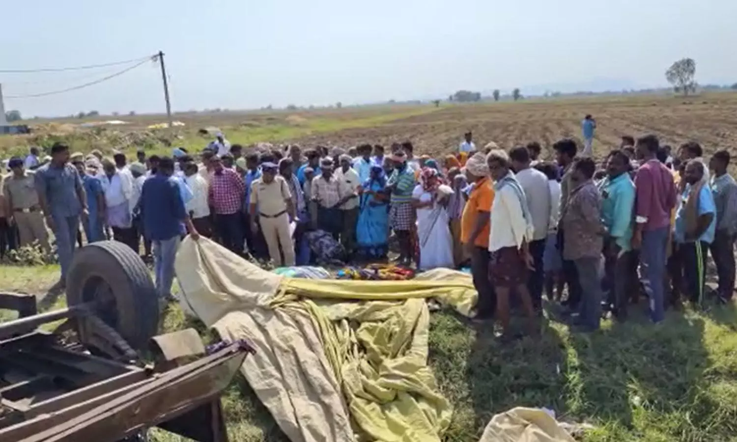 Six killed, 20 injured as tractor overturns in Guntur district