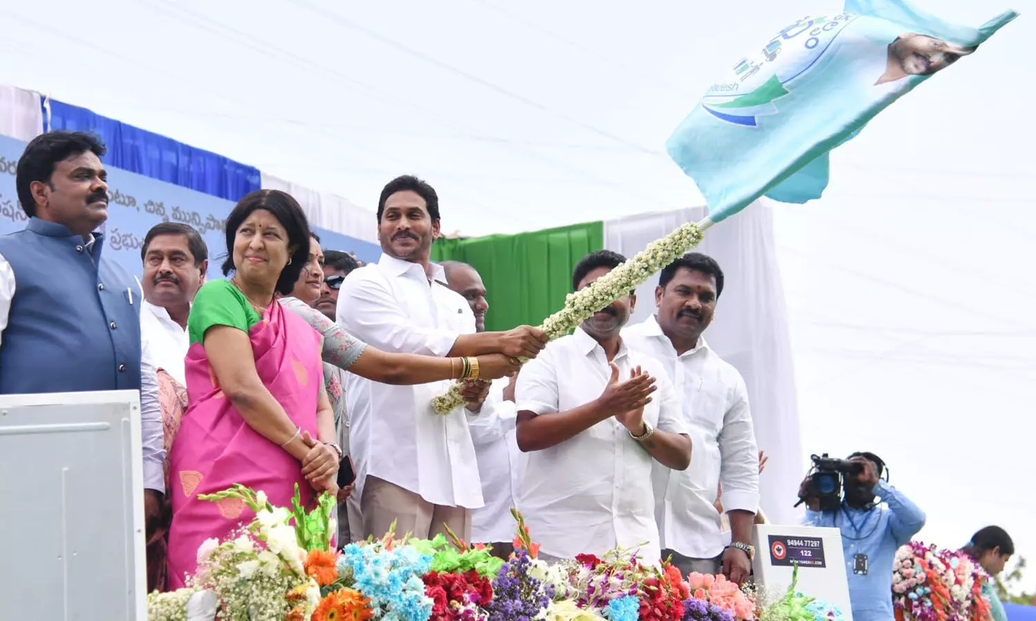 YS Jagan flags off 516 e-autos under Clean Andhra Pradesh initiative