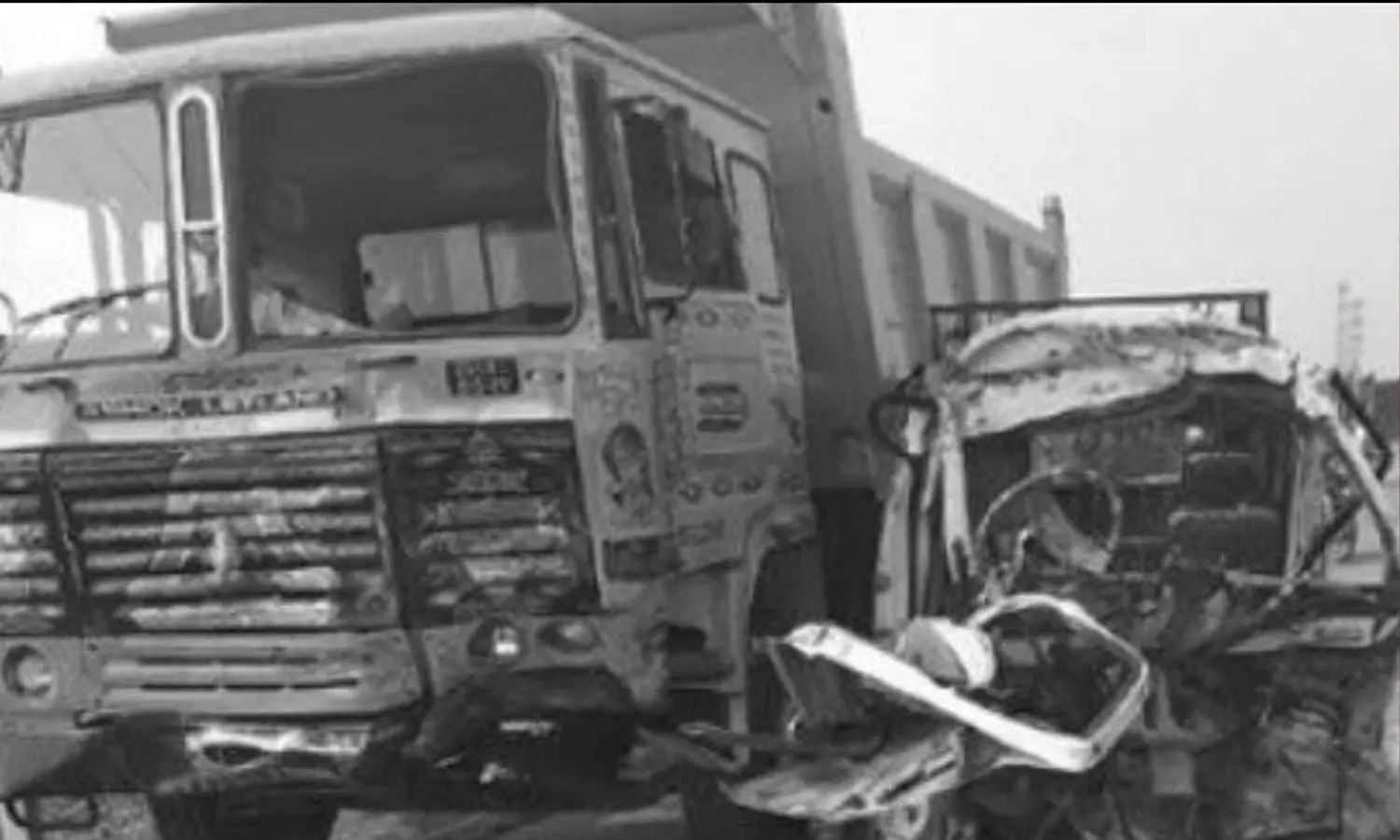 7 members of family killed as car rams into stationary lorry in East Godavari