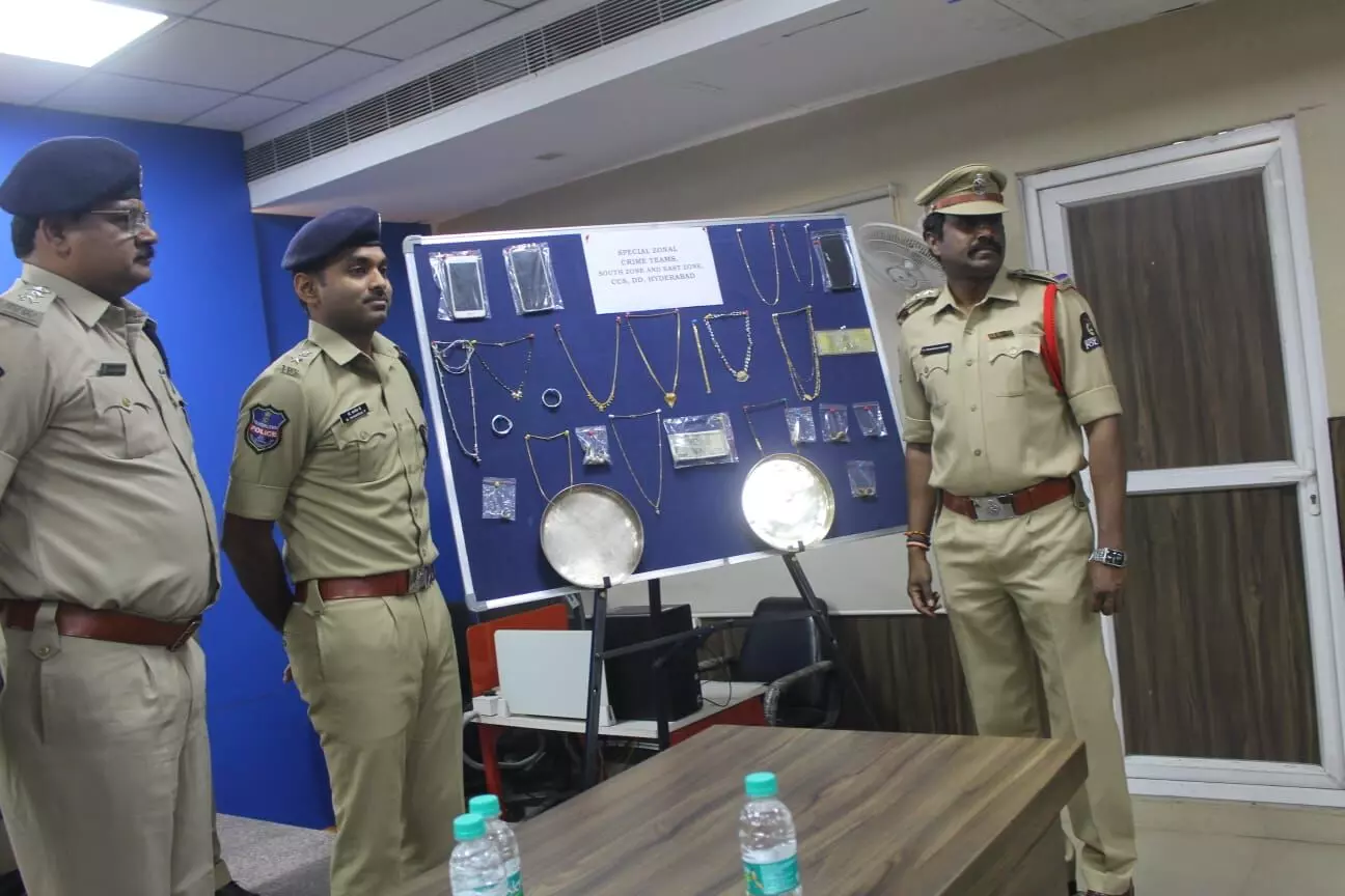 Hyderabad police nabs two offenders in jewellery theft case