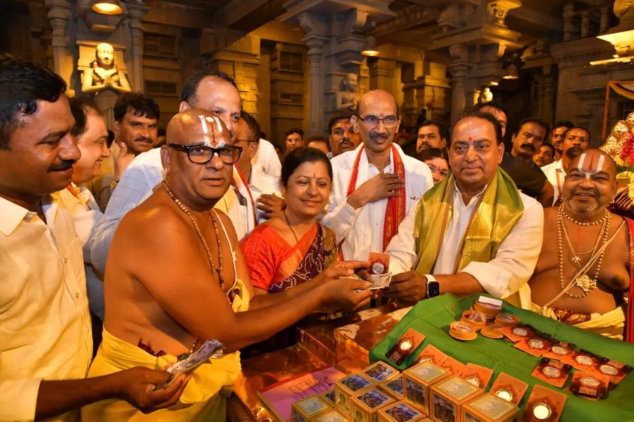 Indrakaran Reddy launches sale of millets prasadam at Yadadri temple