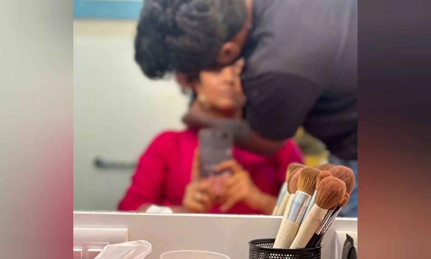 Anasuya Bharadwaj teases the fans with a selife from the sets of Pushpa: The Rule