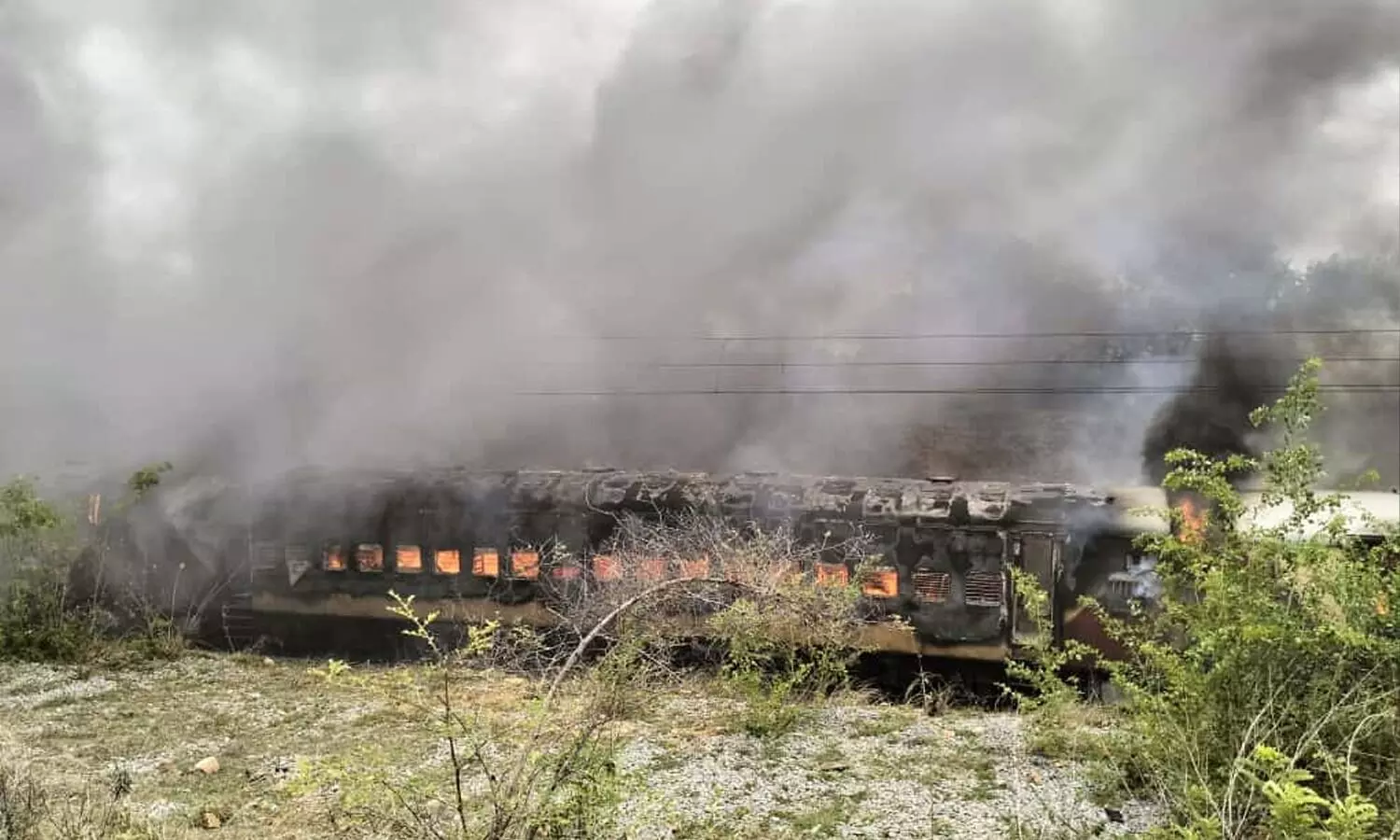 Fire breaks out in Falaknuma Express, 7 coaches gutted, passengers safe