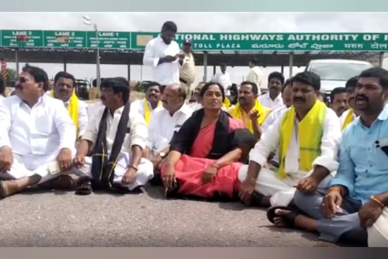 Paritala Sunitha arrested for staging protests against attack on Naidu in Anantapur
