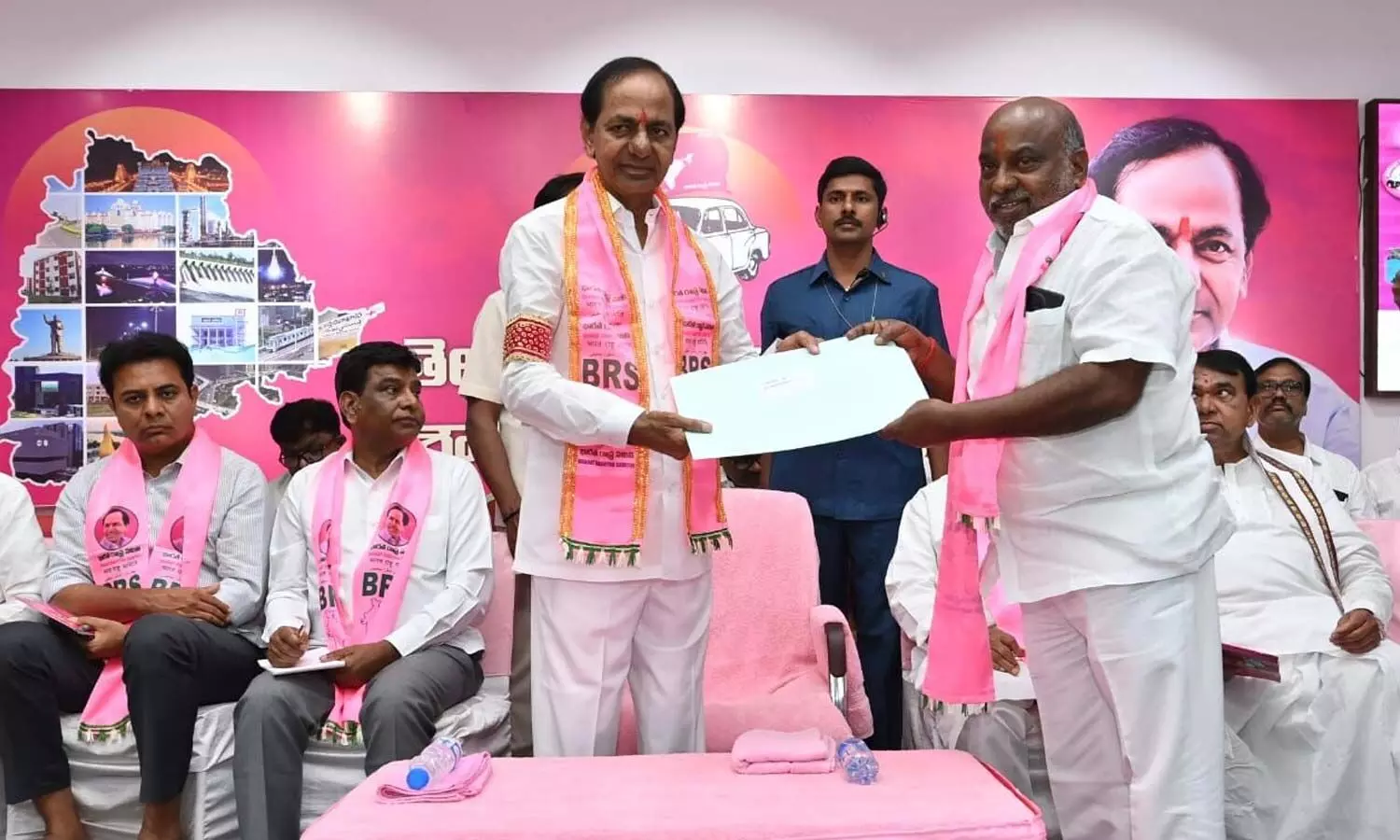 KCR wants candidates to shun ego, courteous, sets up call centre to assist in filing nominations to avoid glitches
