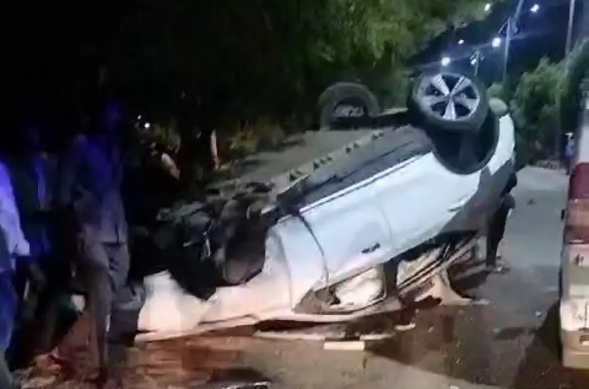 Three killed, three injured after a car hits divider in Gadwal