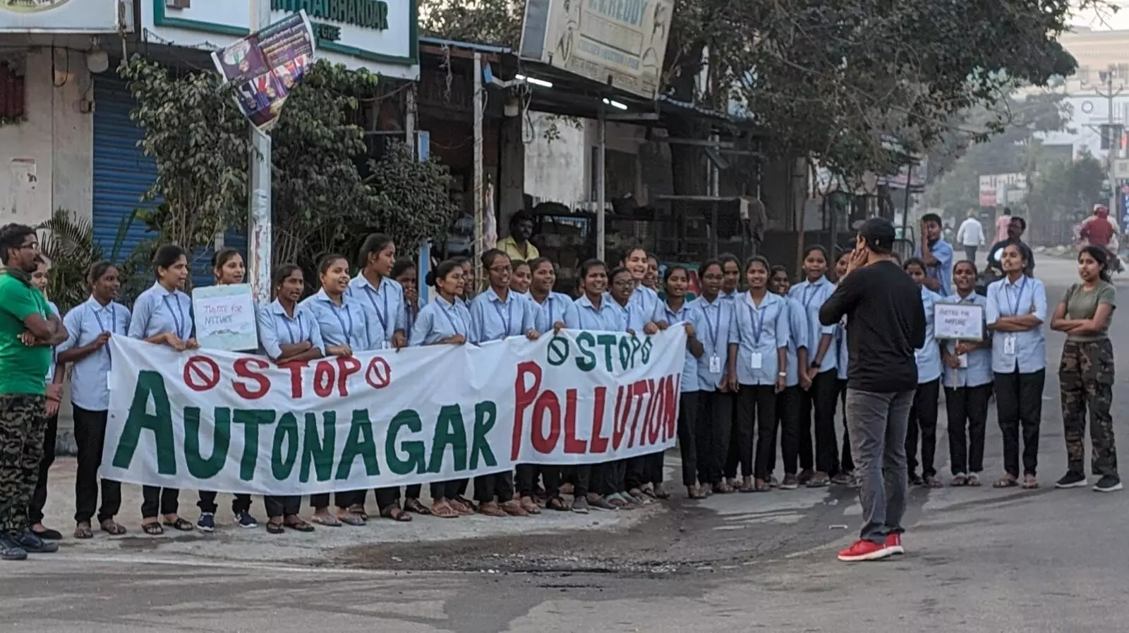 Residents unite against Chemical smell in Auto Nagar near Vanasthalipuram in Hyderabad