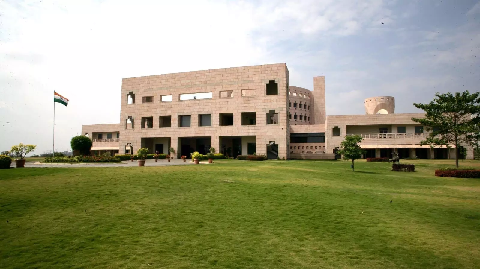 ISB secures #1 position in India, climbs Global ranks in FT Global MBA ranking 2024