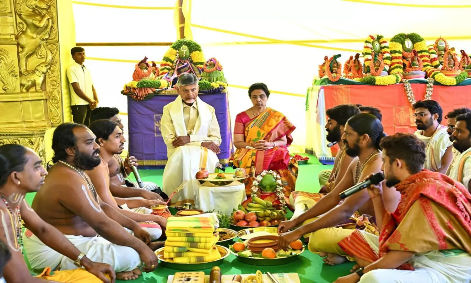 Chandrababu Naidu, along with wife Bhuvanewwari, performs Rajasyamala Yaagam
