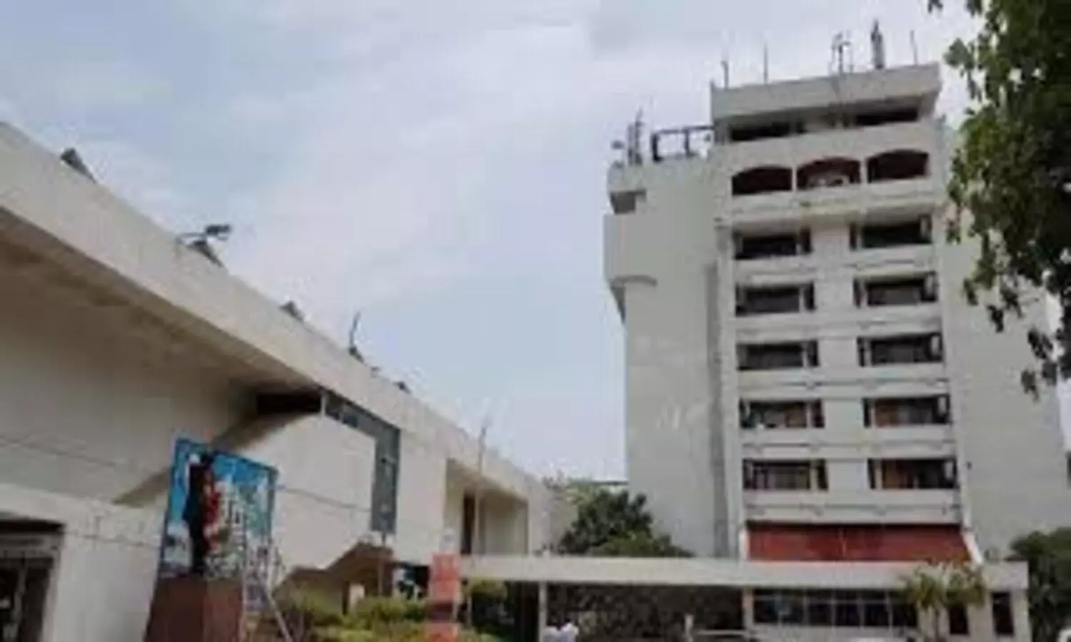 Union Home Ministry divides Andhra Pradesh Bhavan between Telangana, Andhra Pradesh