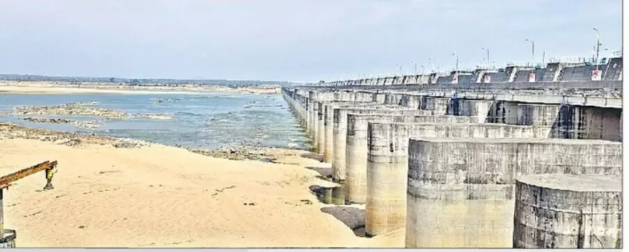 Shutting down Kaleshwaram hits Yellampalli, SRSP, Manair, water levels in Jurala hit rock bottom,