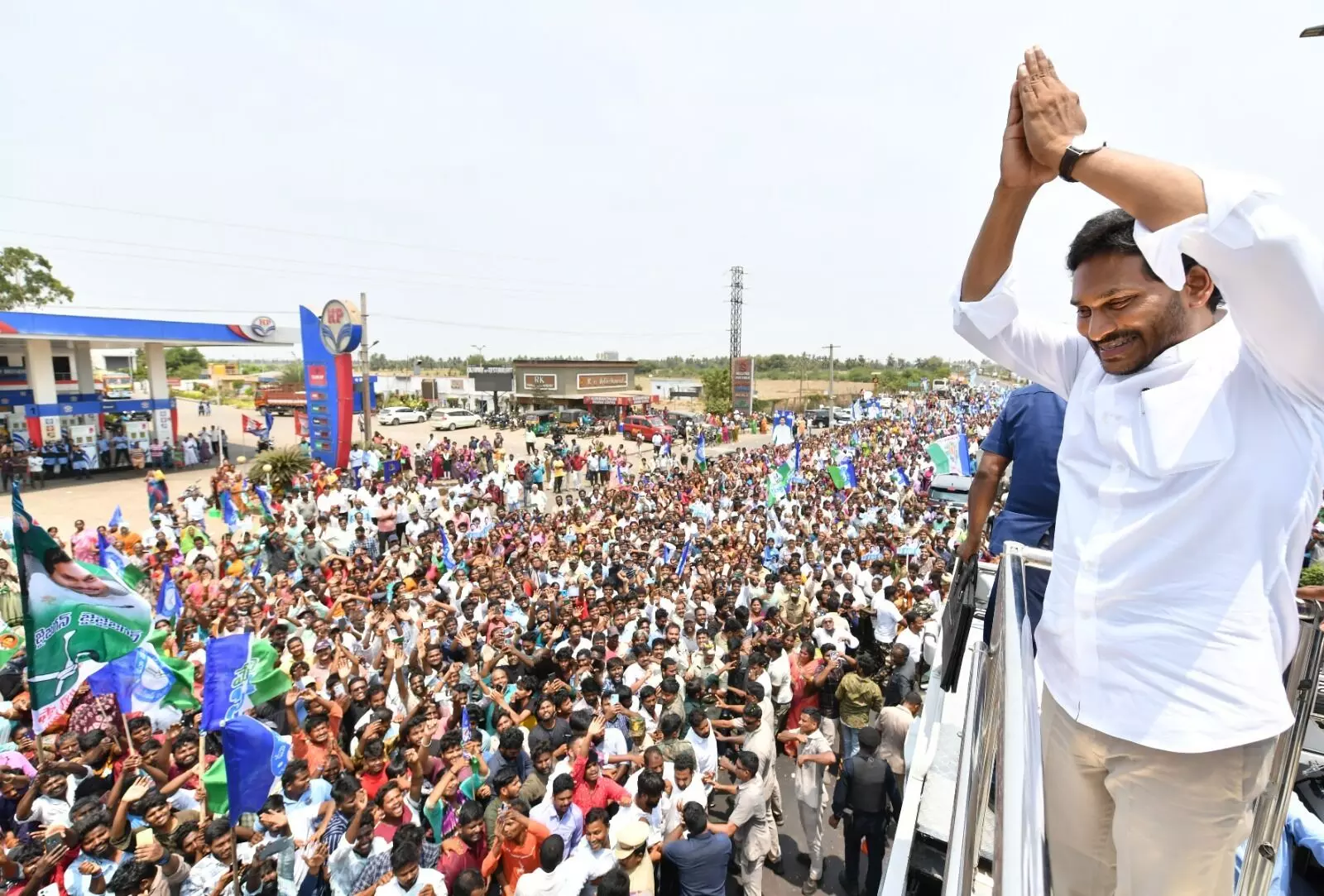 “Naidu shows TDP manifesto just before elections, has no bond with people, seals his mouth”: YS Jagan