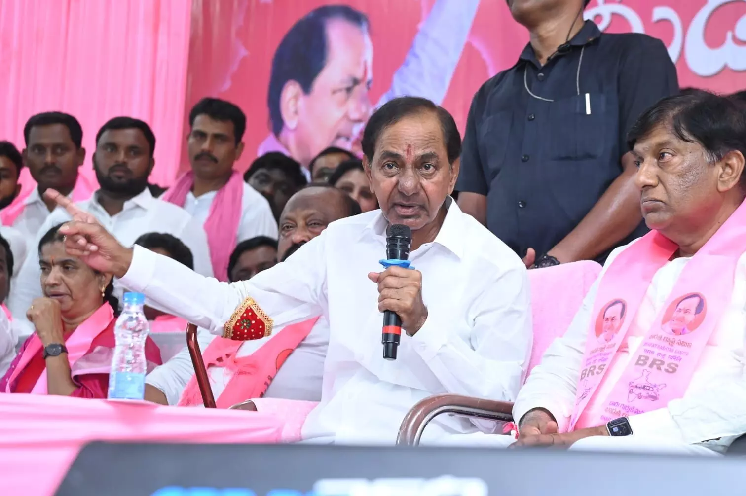 ECI seeks explanation from  KCR by April 18 for comments against Congress in violation of MCC