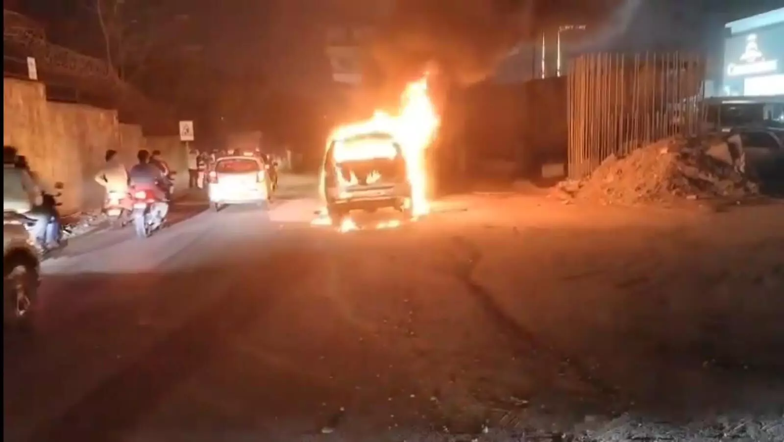 Car catches fire in Shivarampally of Rajendranagar, no casualties