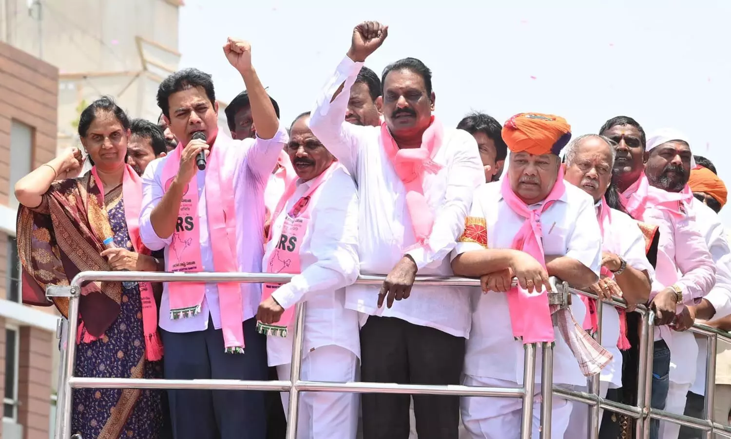 If anyone can oppose BJP, its only KCR: KTR