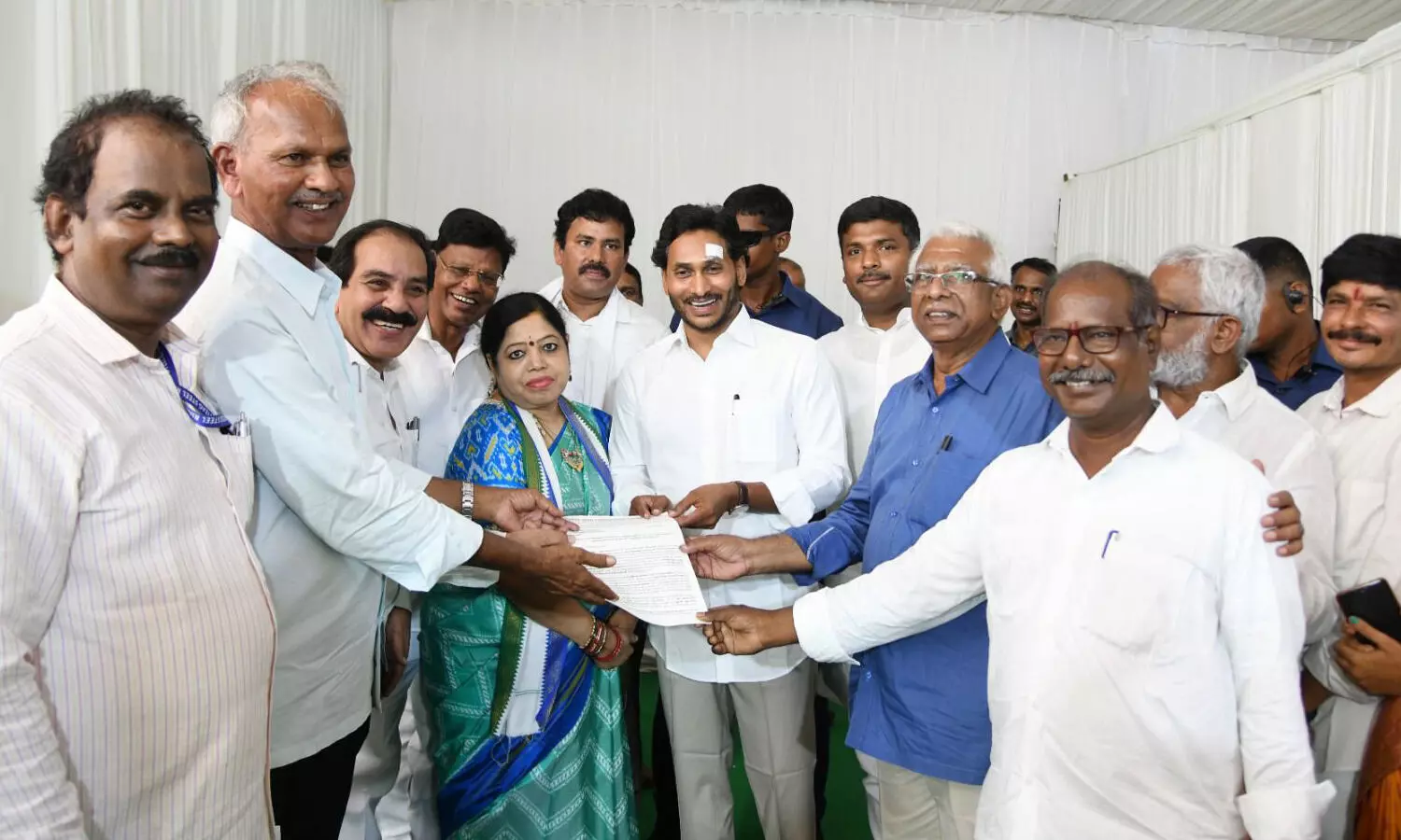 YS Jagan assures support to anti-privatisation agitation of Vizag Steels