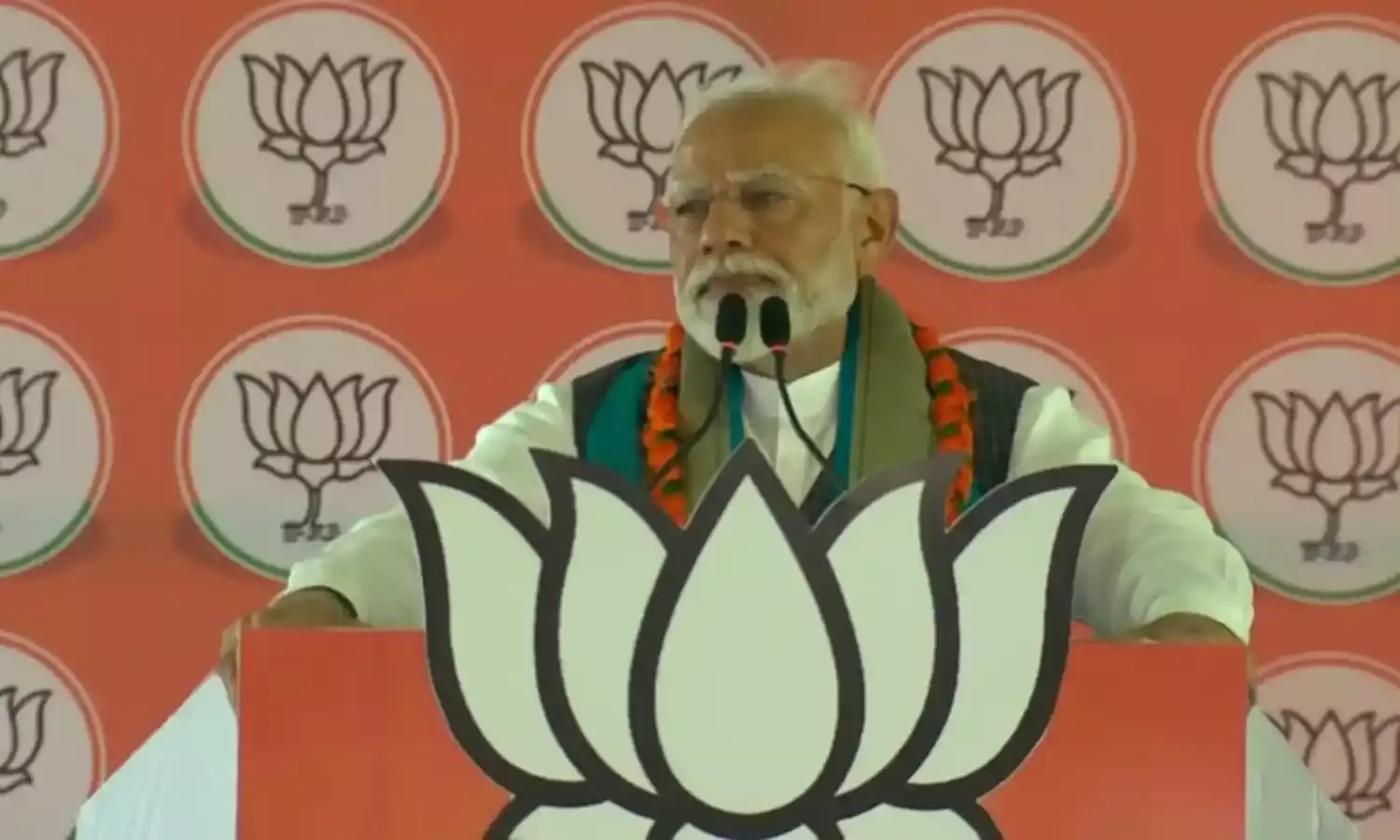 Rahul Gandhi treats Hindus as second-class citizens: Narendra Modi Rahul Gandhi treats Hindus as second-class citizens: Narendra Modi